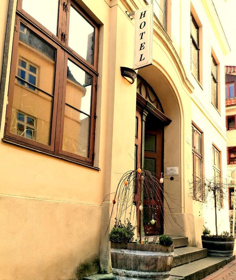 Hotel Denkmal 13 Wismar Bagian luar foto
